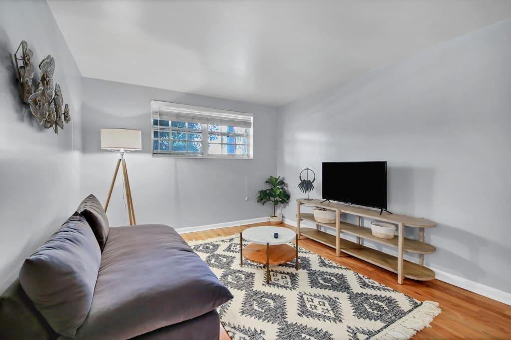 Decorative 1Br With Parking Close To Stores Tampa Exterior photo